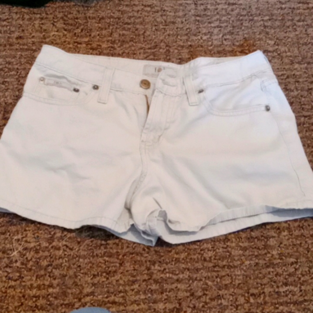 Women's short size 3. Waist 22
